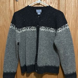 Women’s 100% Lambs wool sweater. Carroll Reed PM